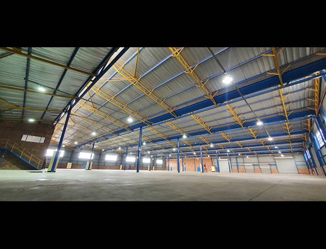 4,616M² WAREHOUSE TO LET IN CLAYVILLE